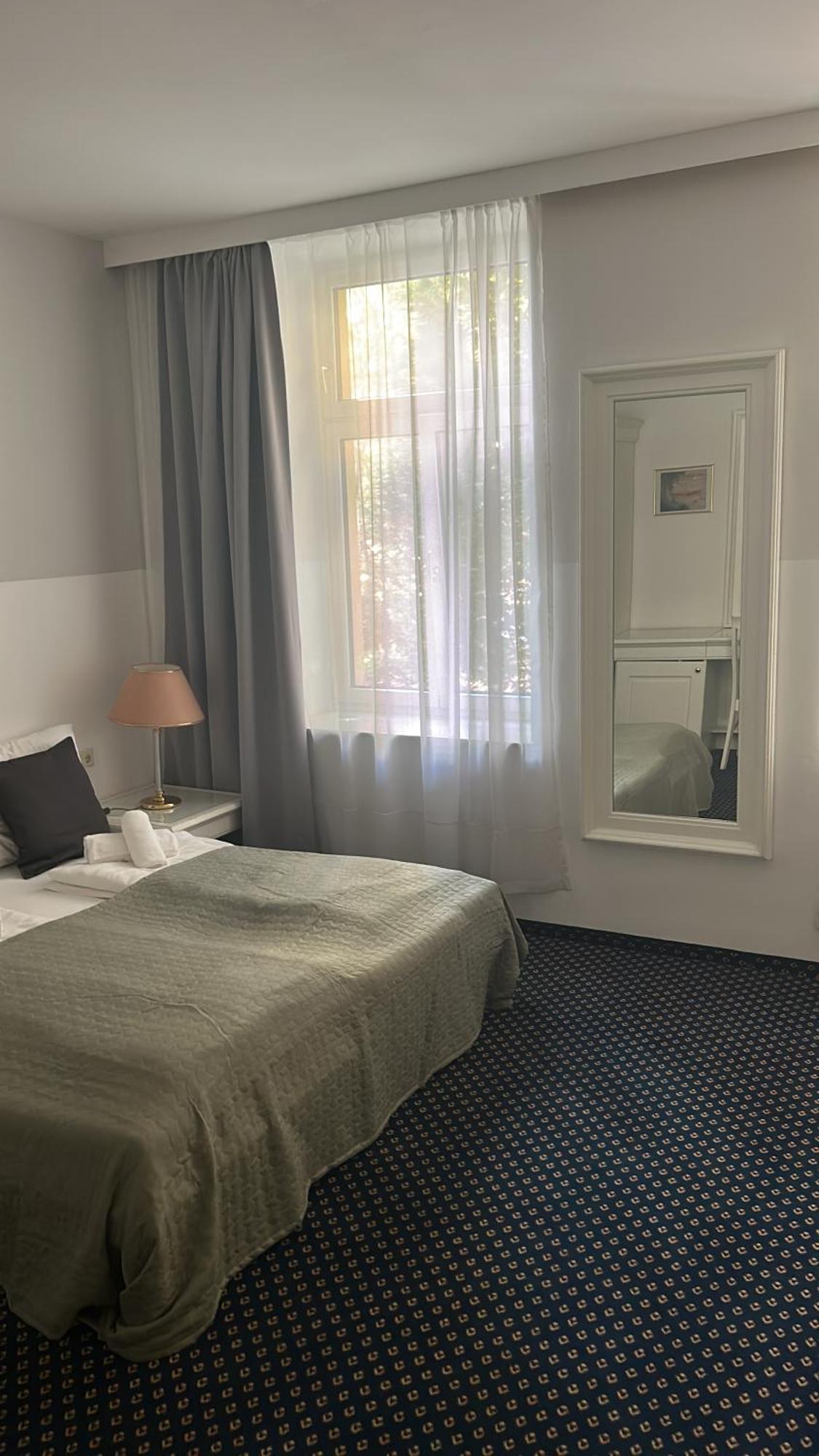 Self-check-in Adlon Wien